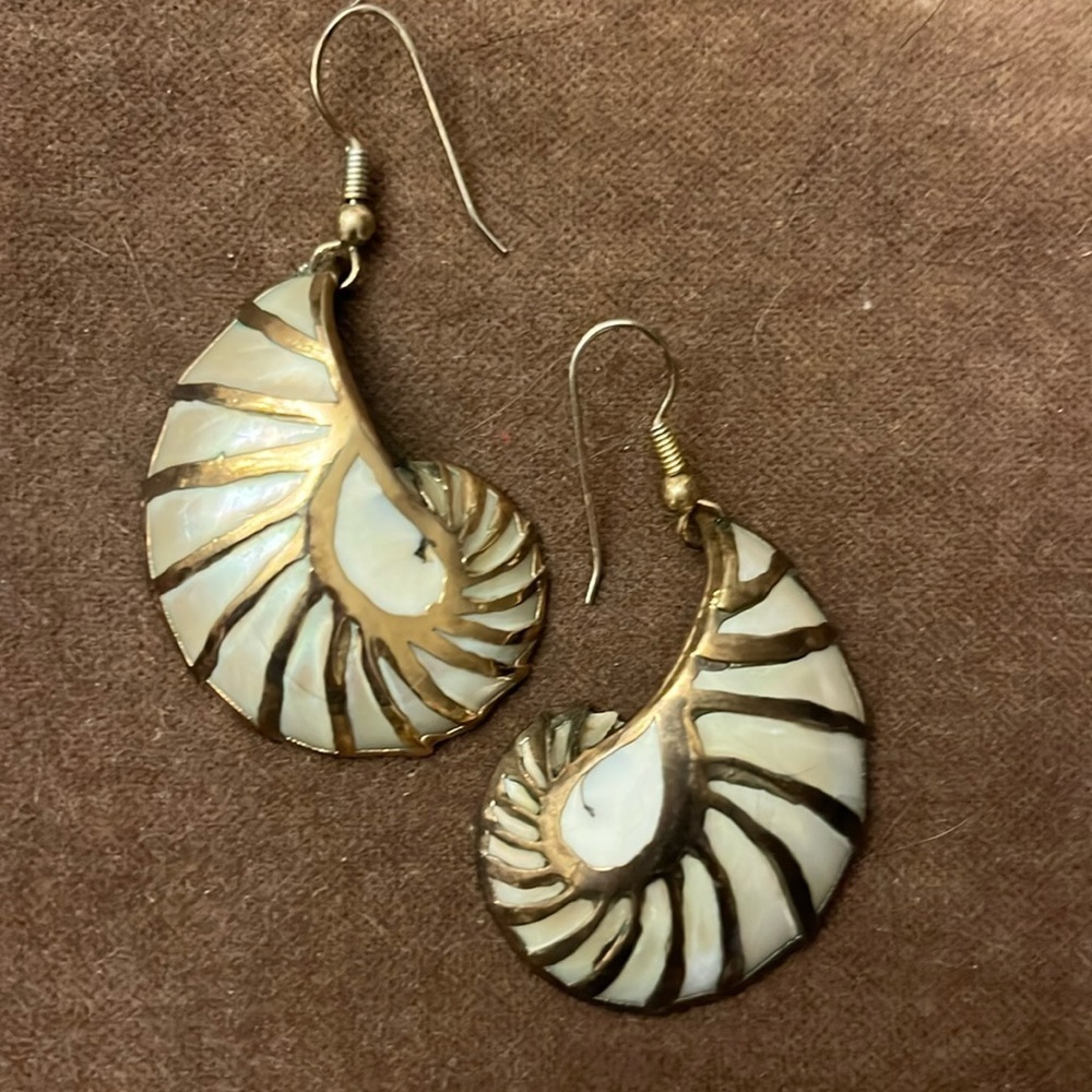 Vintage Genuine Abalone & Gold Earrings - Picture 4 of 4